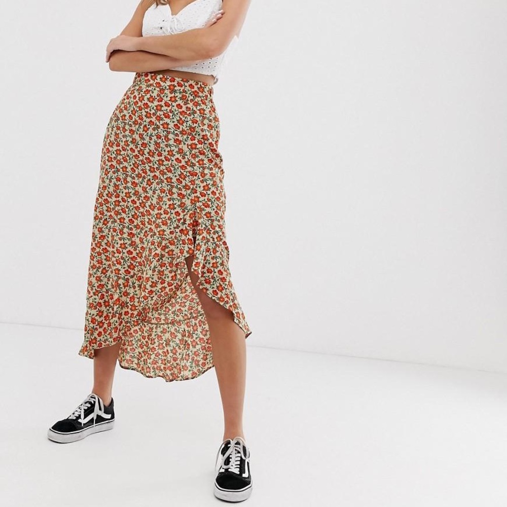 BRAND NEW! Pull&Bear Asymmetric Floral Wrap Skirt